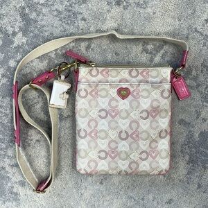 Coach Heart Swingpack Crossbody Flat Bag Messenger Signature Logo Artsy